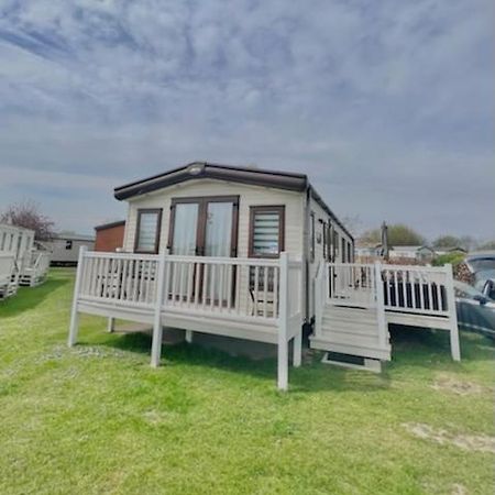 Norfolk Caravan Staycation Pet Friendly Belton with Browston Exterior photo
