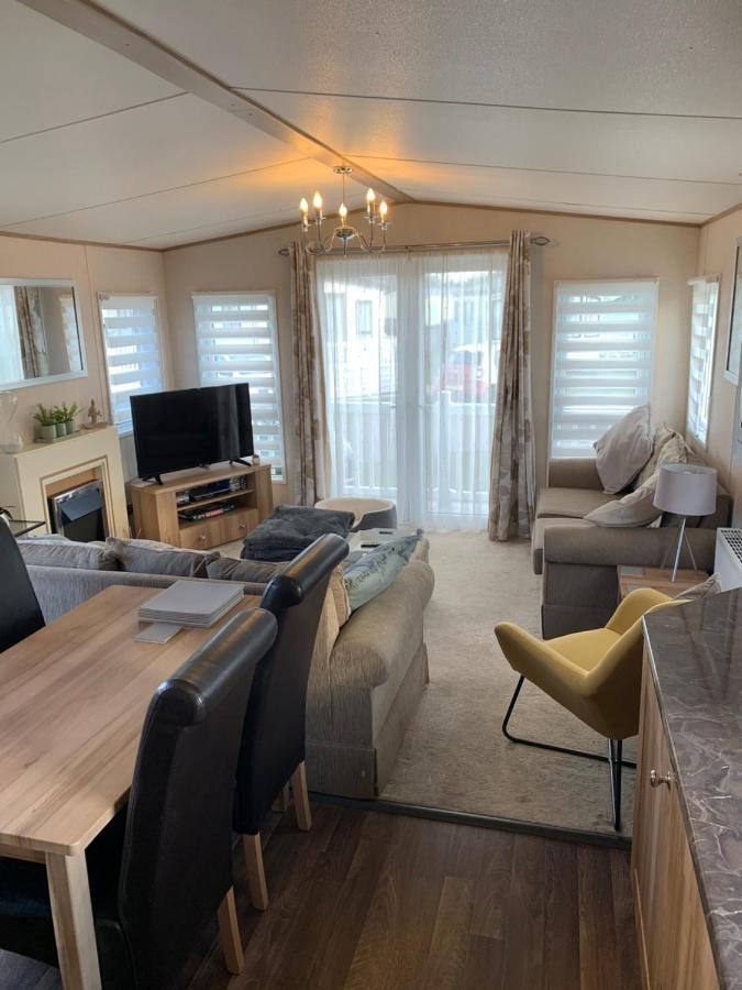 Norfolk Caravan Staycation Pet Friendly Belton with Browston Exterior photo