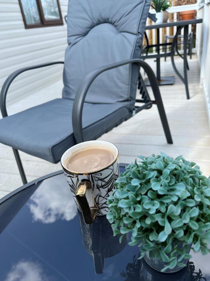 Norfolk Caravan Staycation Pet Friendly Belton with Browston Exterior photo