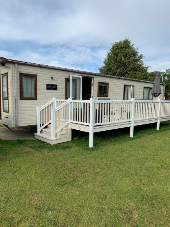 Norfolk Caravan Staycation Pet Friendly Belton with Browston Exterior photo
