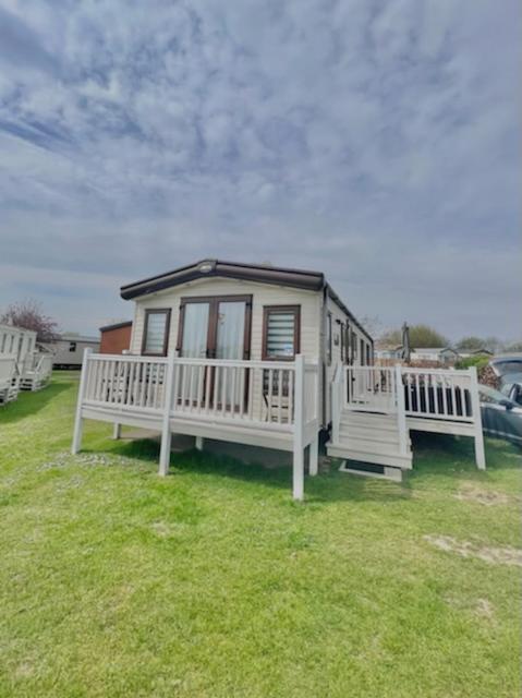 Norfolk Caravan Staycation Pet Friendly Belton with Browston Exterior photo