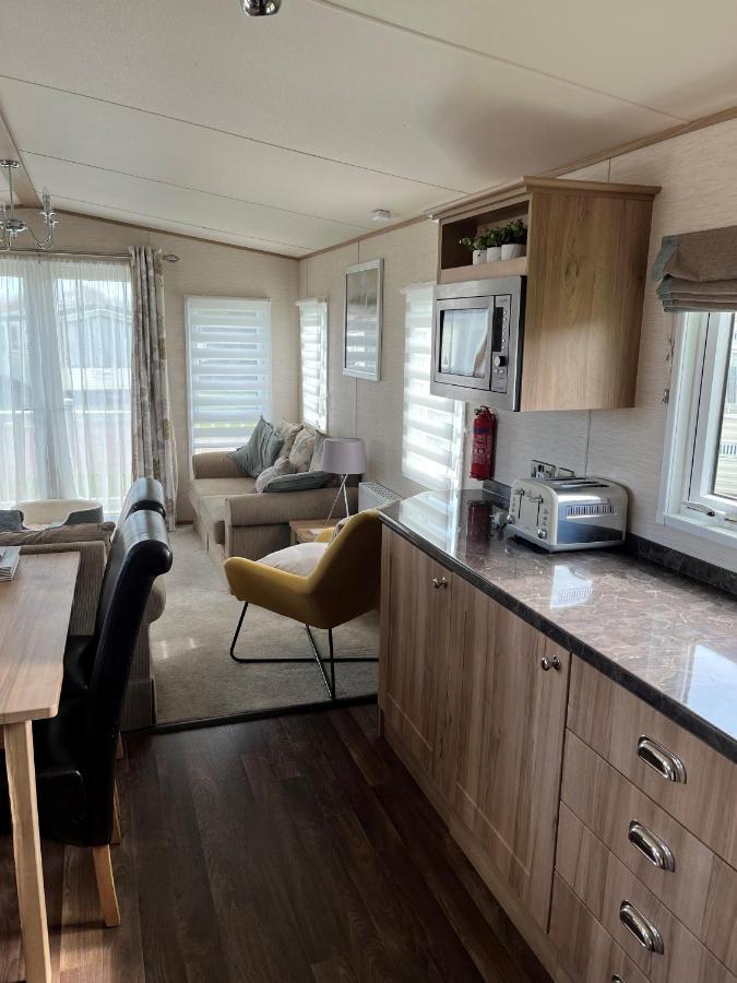 Norfolk Caravan Staycation Pet Friendly Belton with Browston Exterior photo