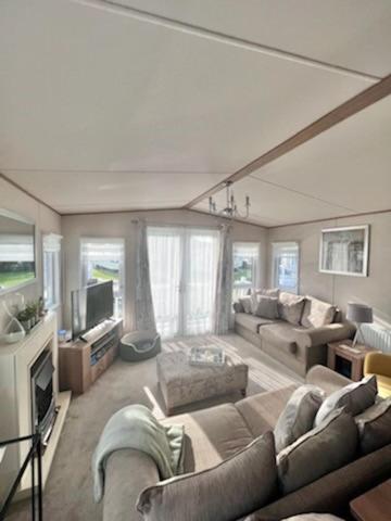 Norfolk Caravan Staycation Pet Friendly Belton with Browston Exterior photo
